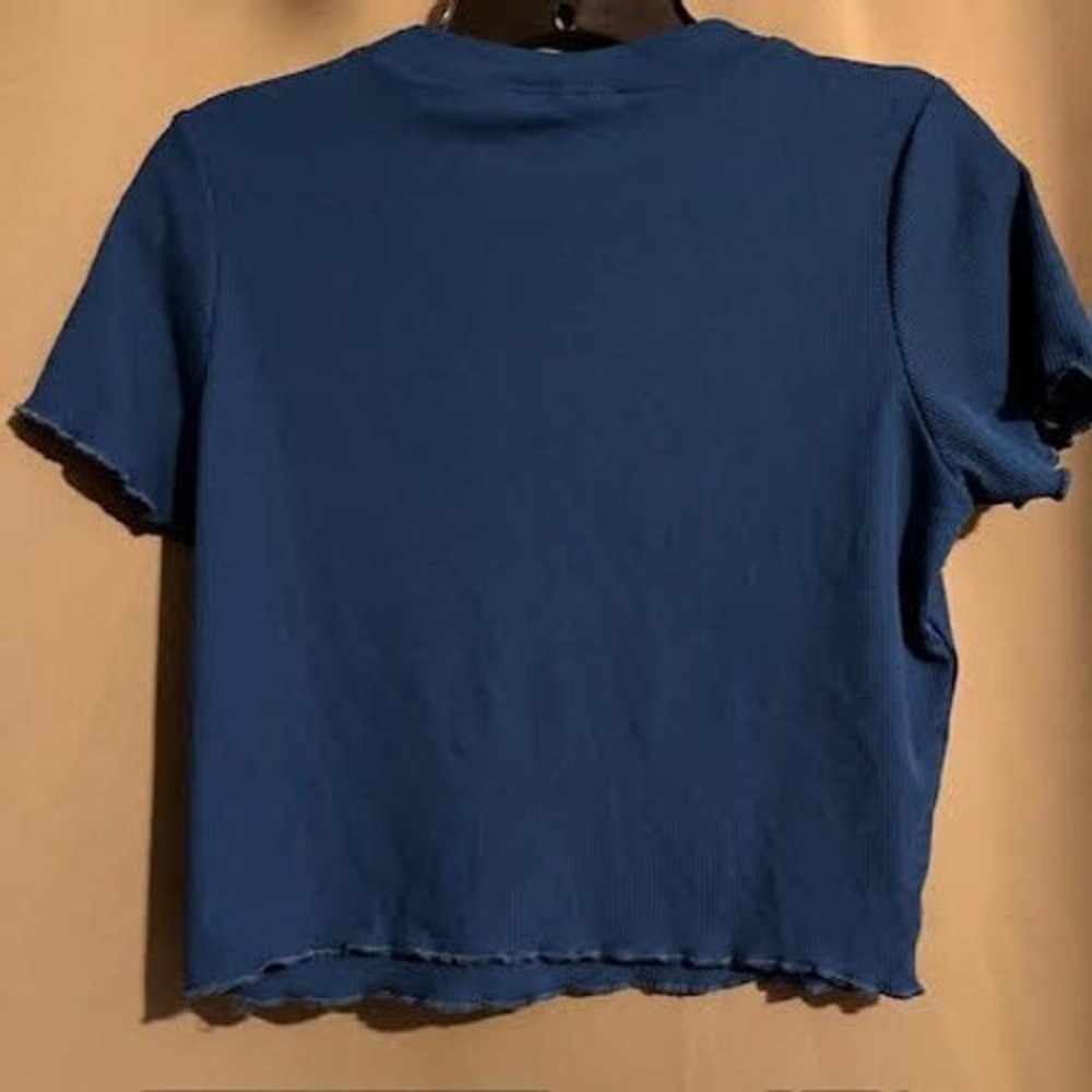 Blue Ribbed Knit Short Sleeve Top Ruffle Hem Cropped Shirt - Picture 2 of 4